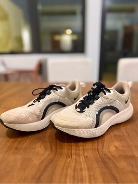 Nike Women’s React Escape RN 2 - Size 9